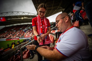 supporters-reinier-en-jasmijn-meuken-uit-sfeergroep-fc-utrecht-doen-stre....jpg